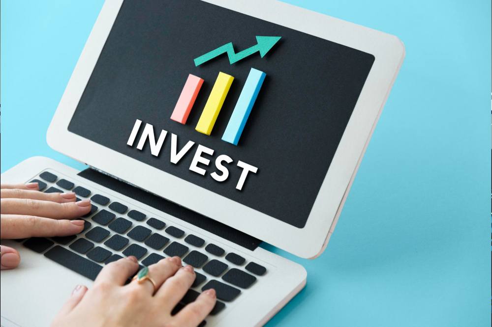 Differences between open and closed funds